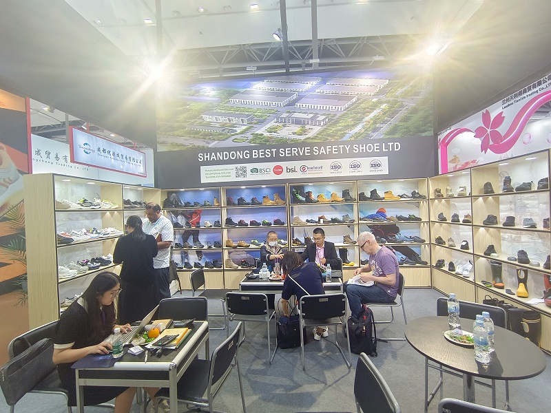 展會進行時|百華鞋業亮相第135屆中國進出口商品交易會（廣交會）三期，展會現場人氣爆棚！